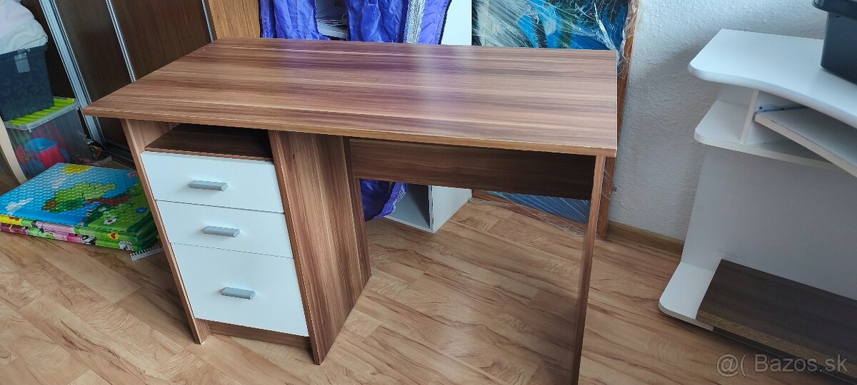 Písací stôl a skrinka na stenu. - 2