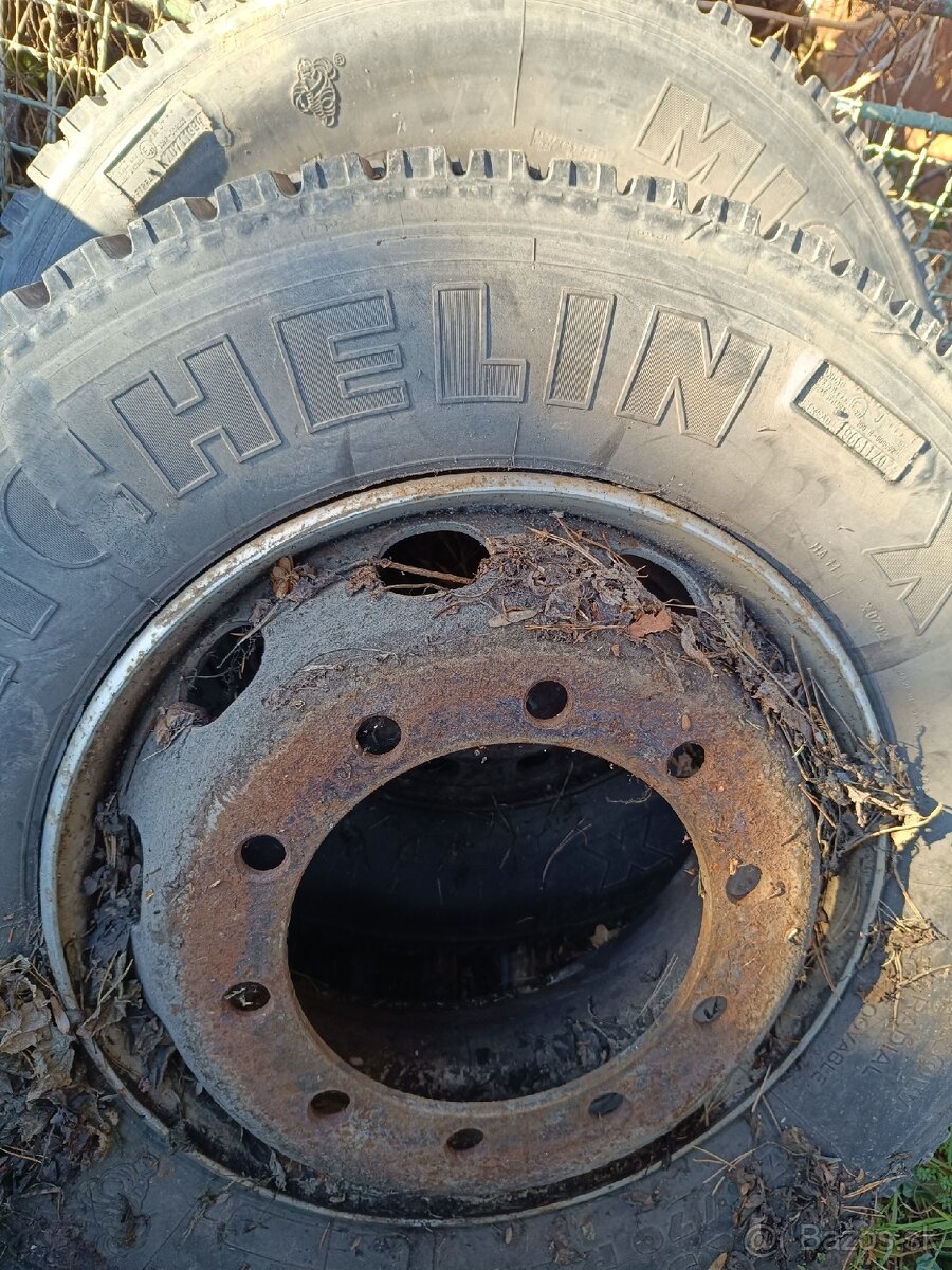Predám nízkoprofilové pneu R22,5 - 2