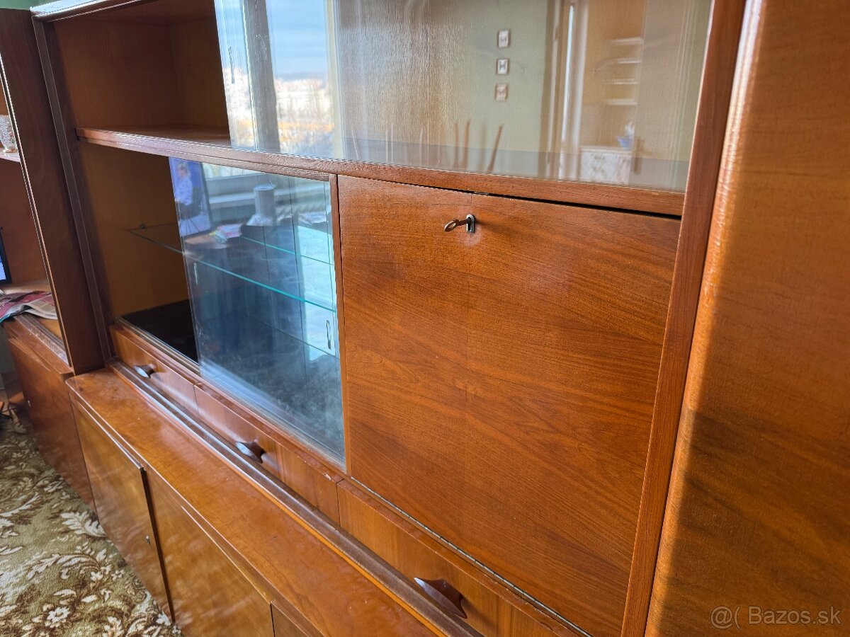 Staré zachovalé skrine - 2