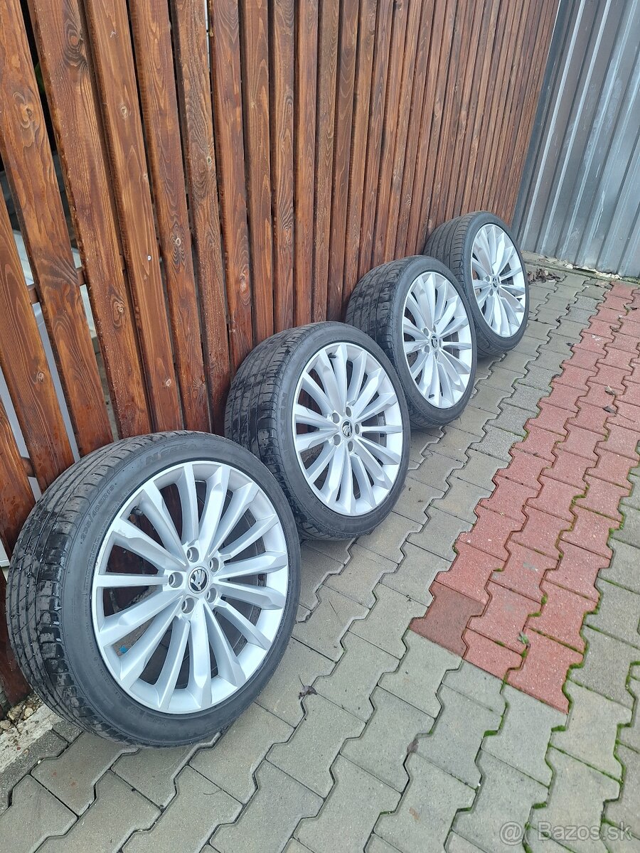 Orig. ELEKTRÓNY Ṣ̌KODA TRINITY R19 + letné pneu 235/40 ZR19 - 2