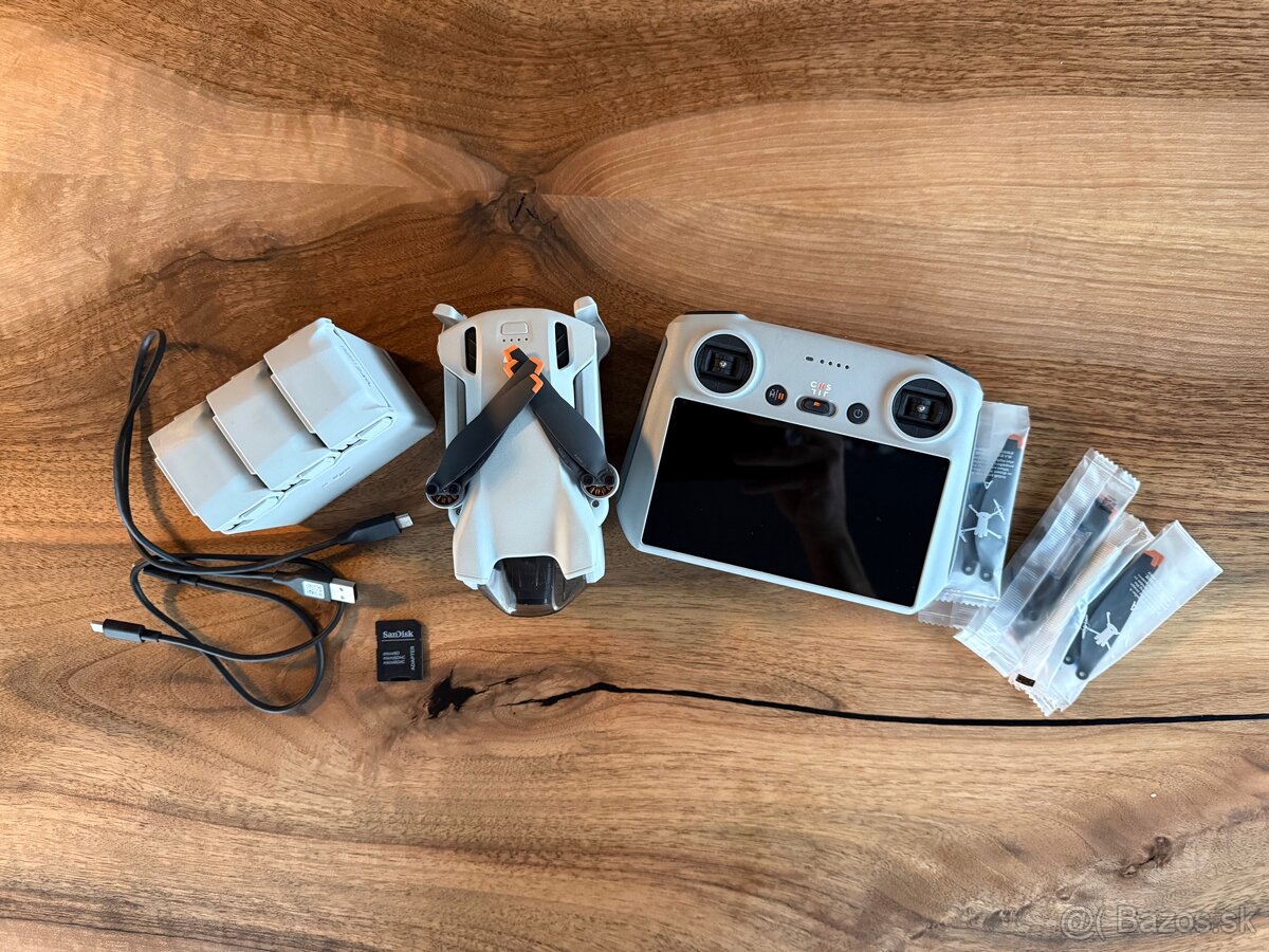 DJI Mini 3 Fly More Combo (DJI RC) (GL) - v záruke - 2