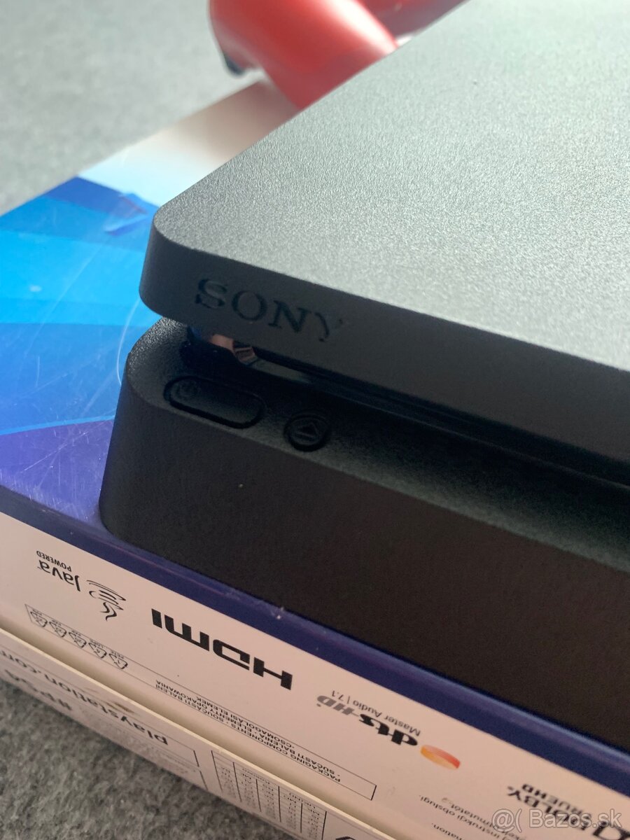 Playstation 4 slim - 2