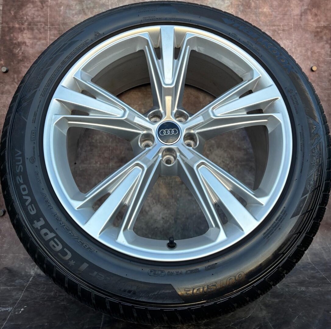 Zimní sada Audi Q8 285/45R21 113V DOT24 - 2