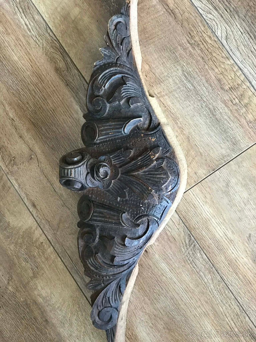 starý relief drevený - 2