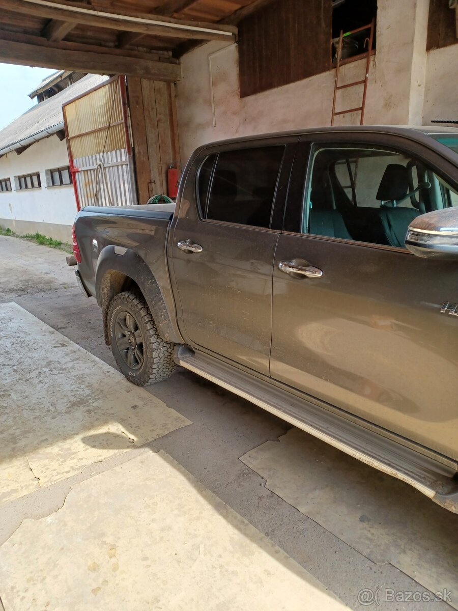 Toyota Hilux - 2