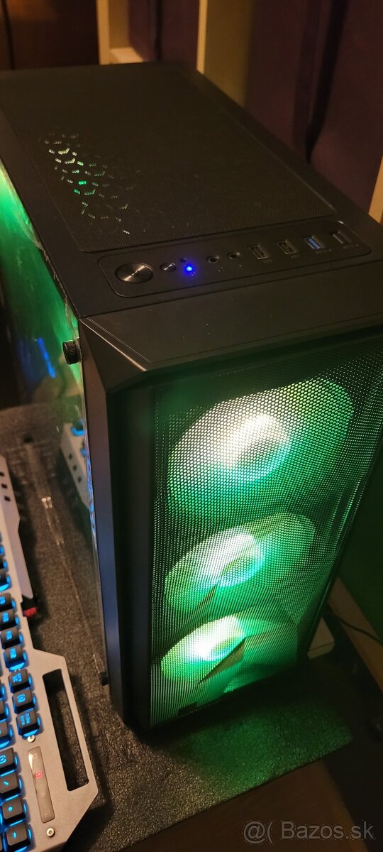 Predám herne PC v TOP stave / i7 8700 + RX5700XT 8GB - 2