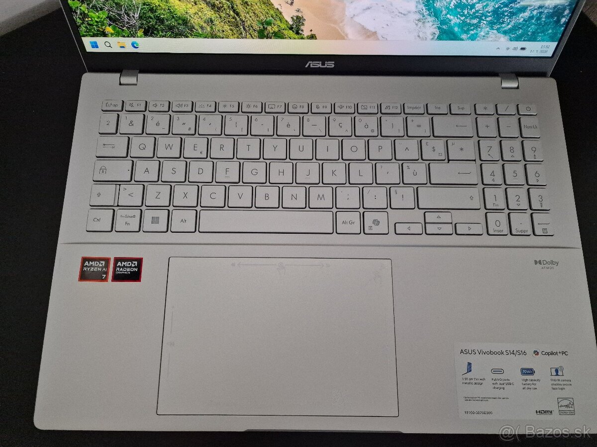 16" Asus vivobook S16 AI OLED krásny display - 2