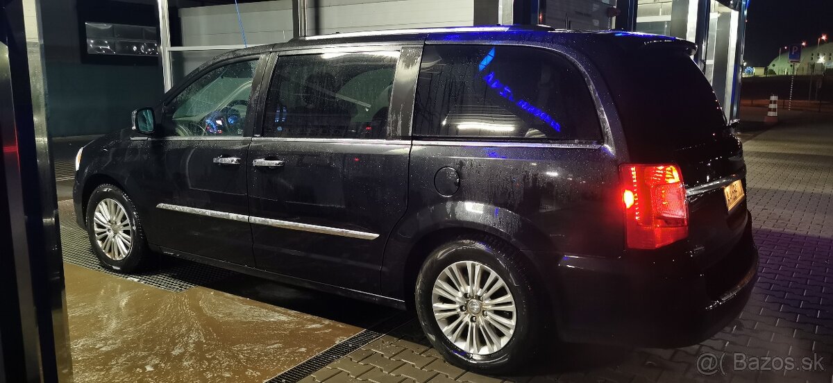 Chrysler town and country - 2