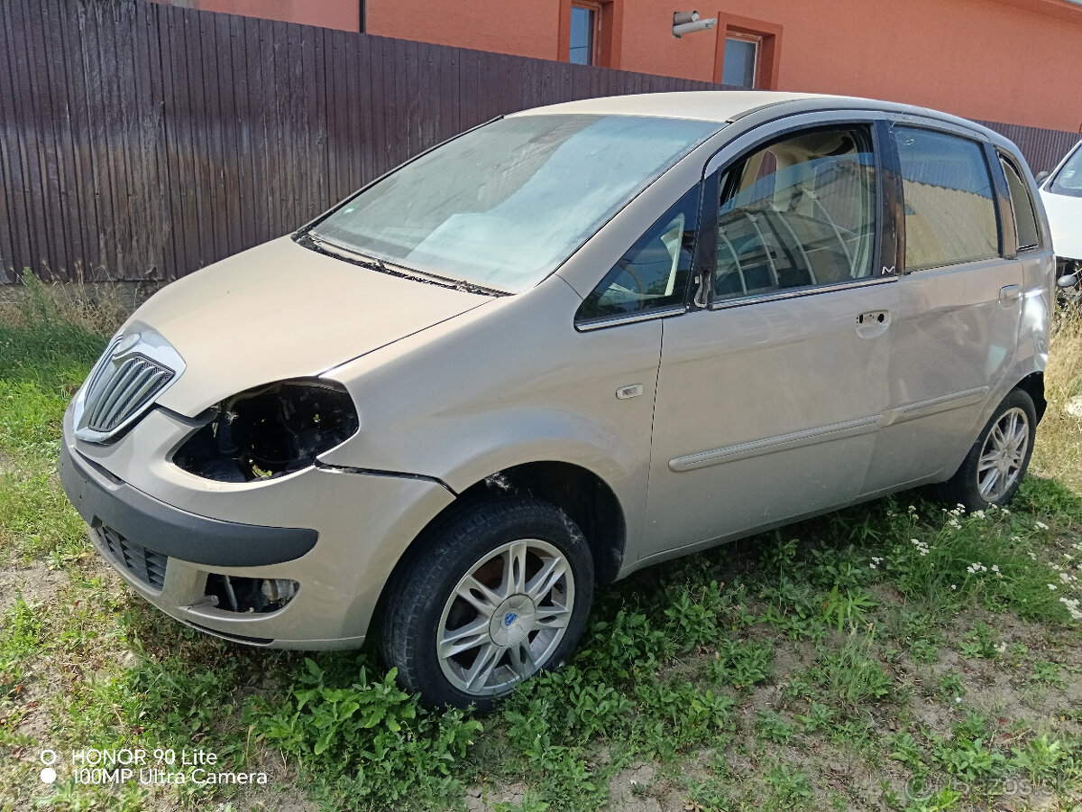 LANCIA YPSILON - 2