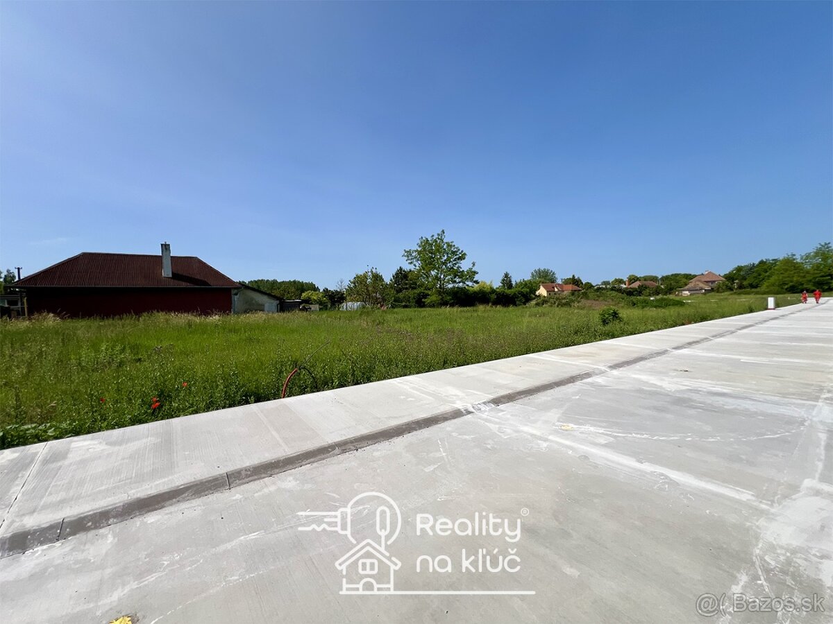 Na predaj stavebný pozemok 656m2 - Nitriansky Hrádok - 2