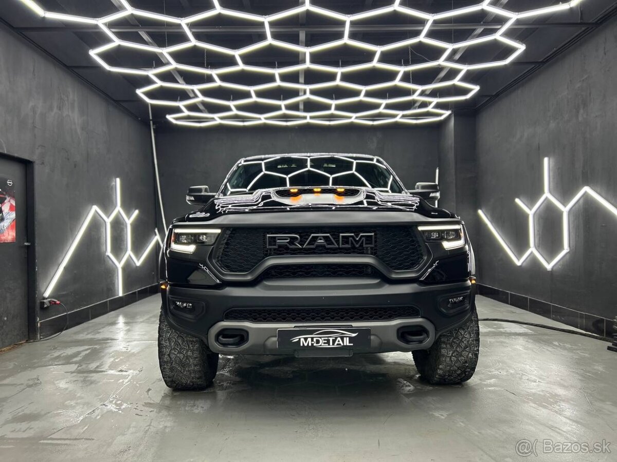 Dodge RAM TRX 6.2 HEMI - 2