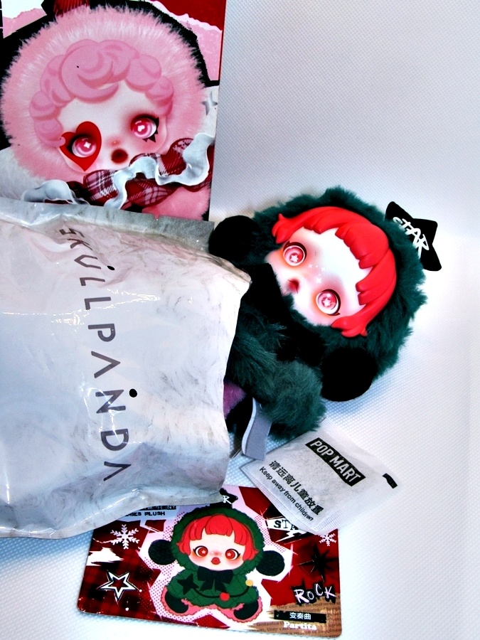 č.1 🐼POP MART SKULLPANDA plyšová panenka , přívěsek PARTITA - 2