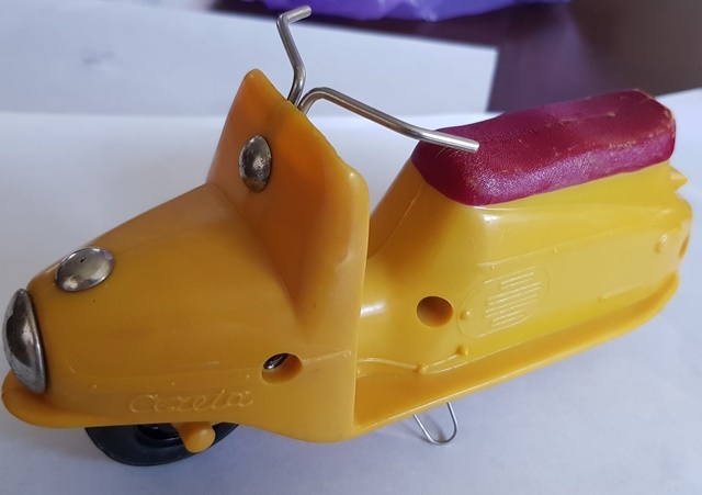 staré hračky bábika, domiešavač, ČZ prasa, buld..... - 2