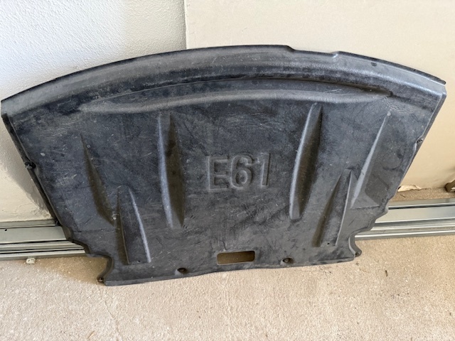 BMW E60 E61 kryt motor - 2