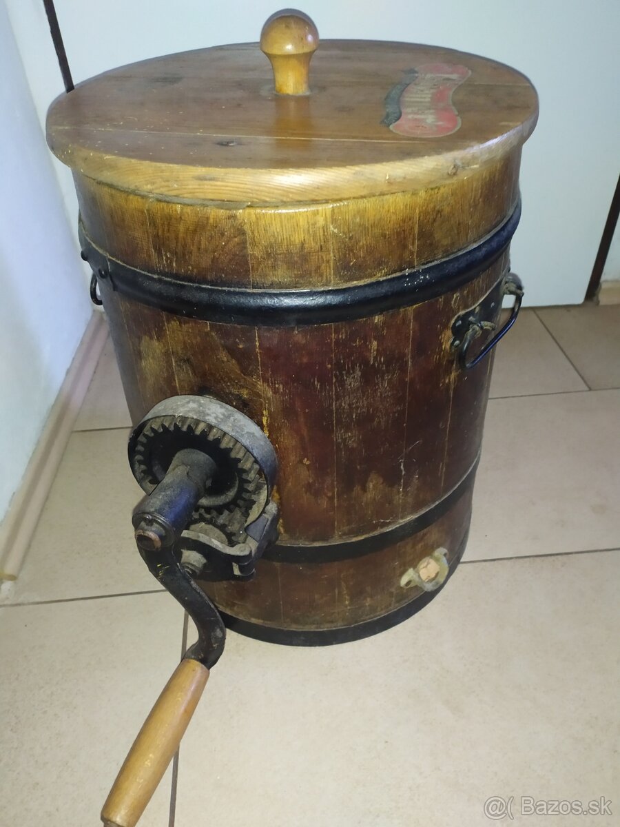 Stará drevená máselnica - 2