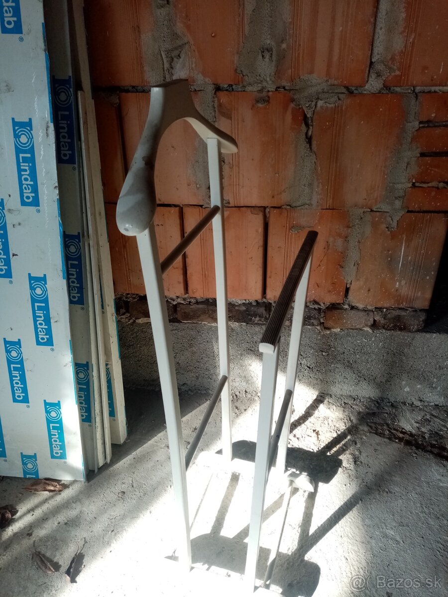 Vešiak - " sluha" - 2