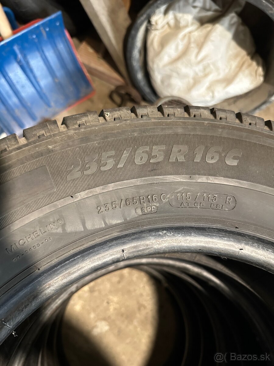 Michelin Agilis 235/65 R16C - 2