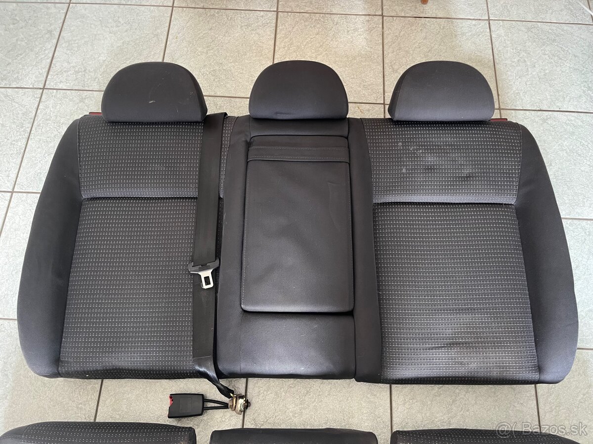 Zadné sedadlá Superb - 2
