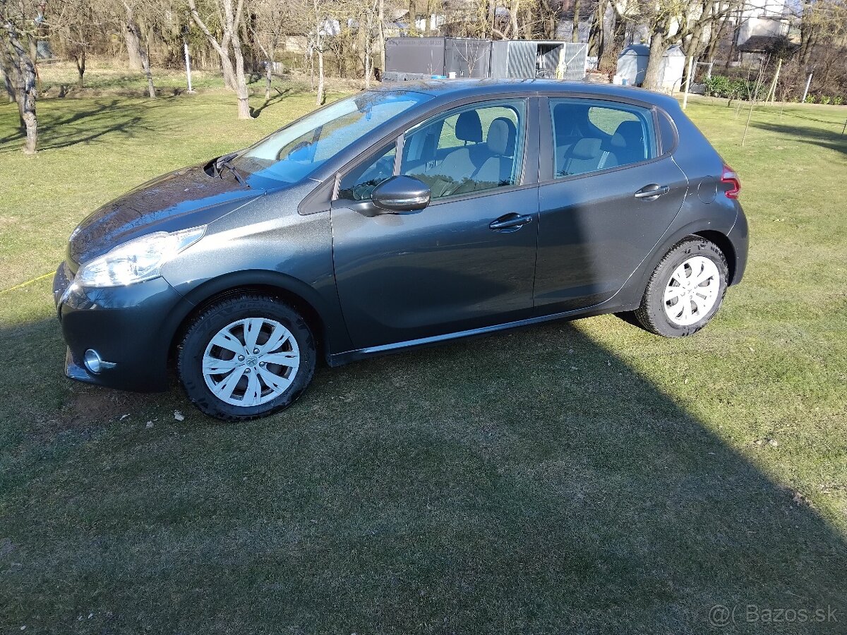 Predám Peugeot 208 1,2benzin - 2