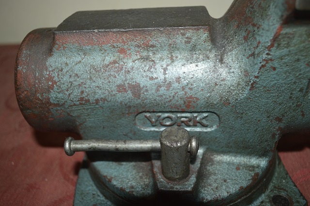 predam kvalitny socialisticky zverak YORK - 2