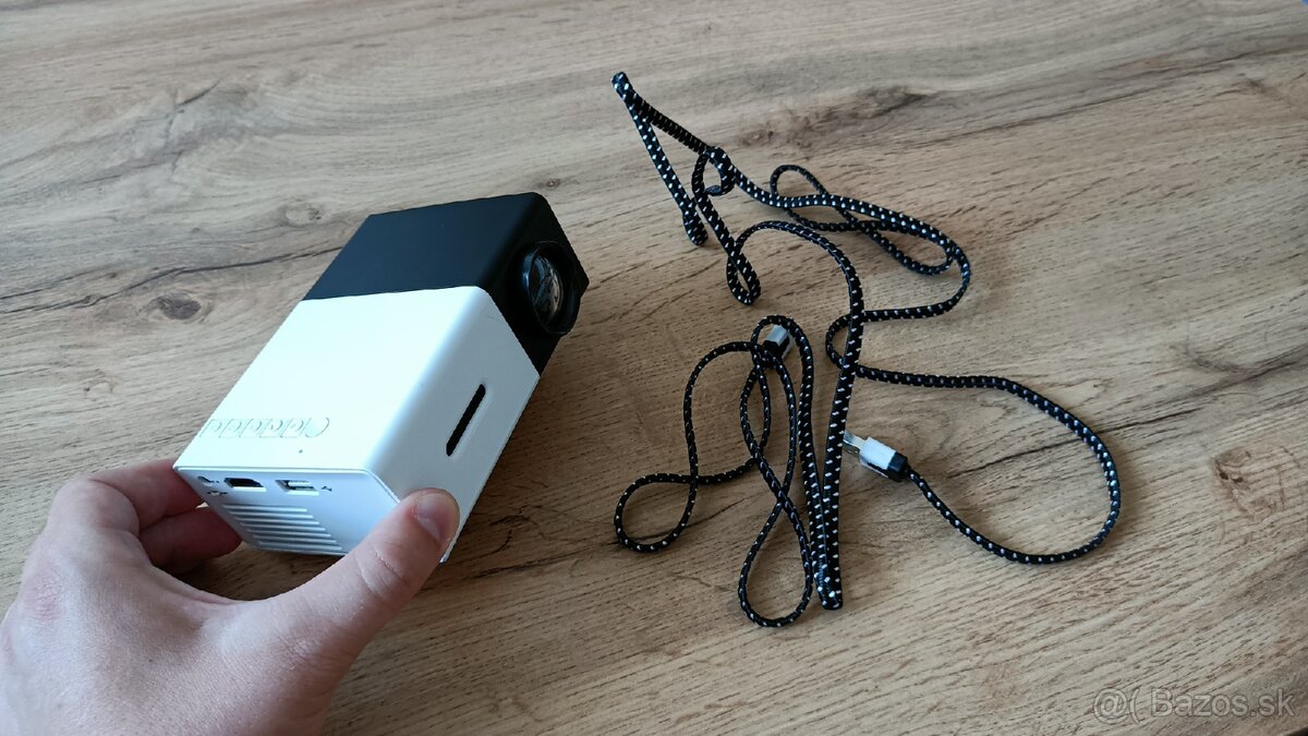 Mini prenosný projektor - 2
