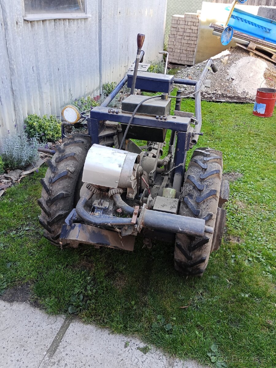 Predam malotraktor paroháč - 2