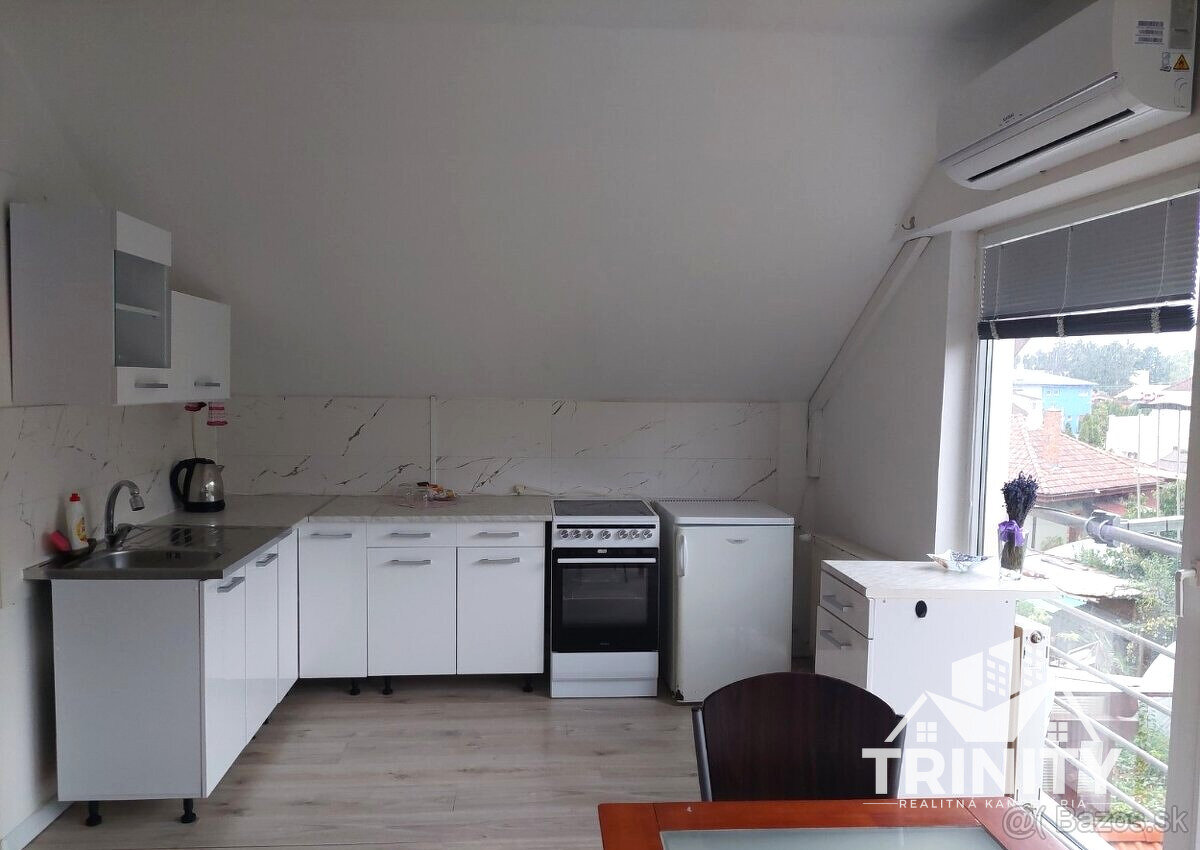 Na prenájom 2-izbový byt pri centre v Nových Zámkoch - 2