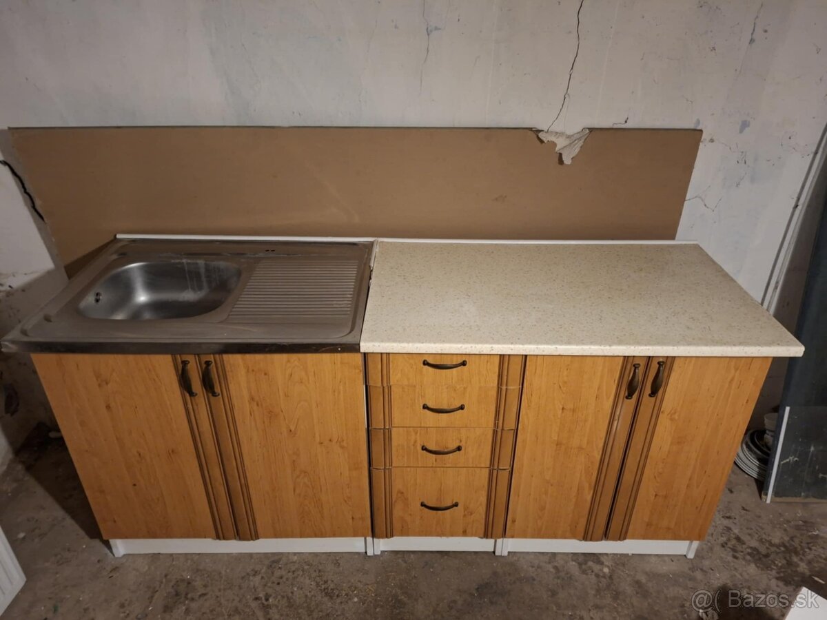 Na predaju kuchynská linka - 2