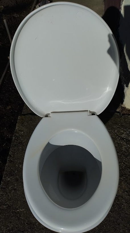 Predám zachovalé WC + WC dosku - 2