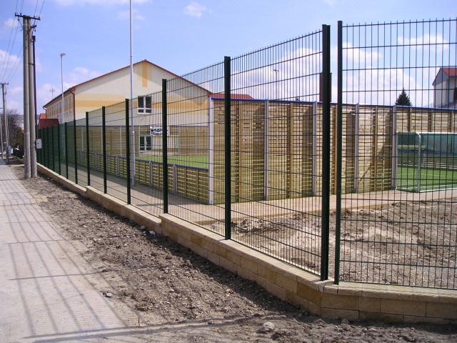 ponúkam betónové a pletivové ploty - 2