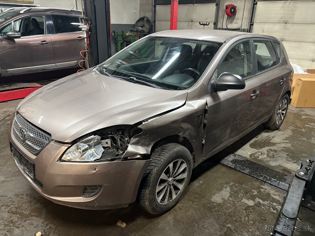 Kia Ceed 1,4 benzín - 2