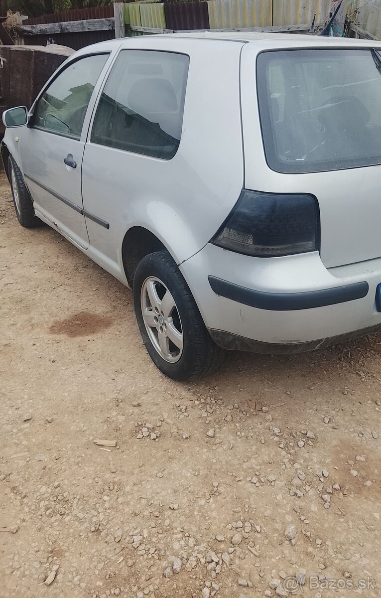 Golf 4 - 2