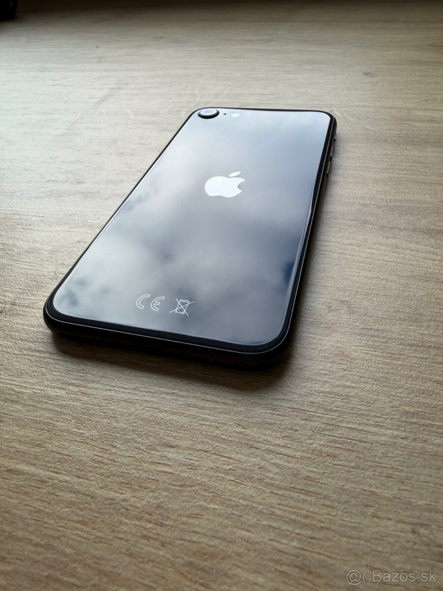Apple iPhone SE 2020 64GB čierny, top stav - 2
