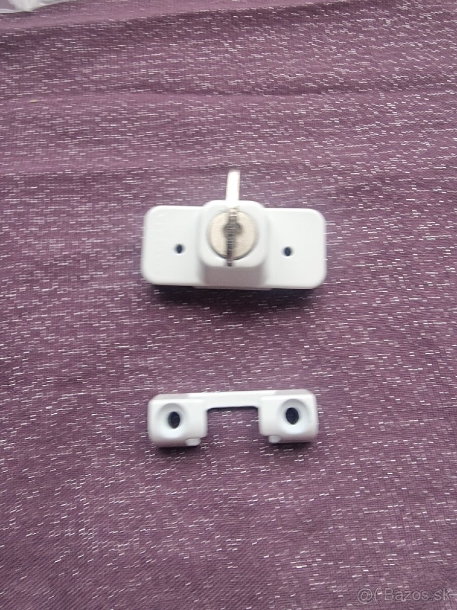 zámok okná Siegenia. - 2