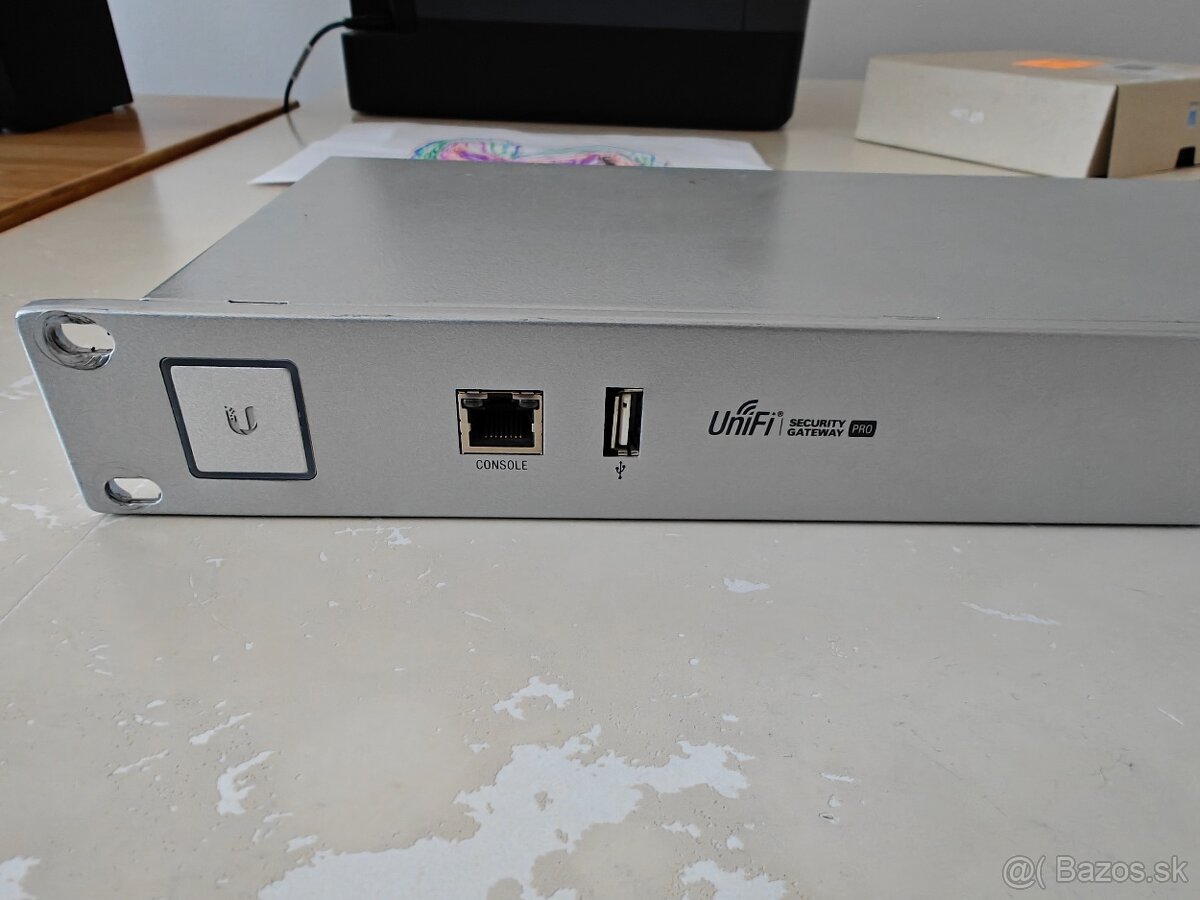 Ubiquiti UniFi Security Gateway Pro (USG-PRO-4) - 2