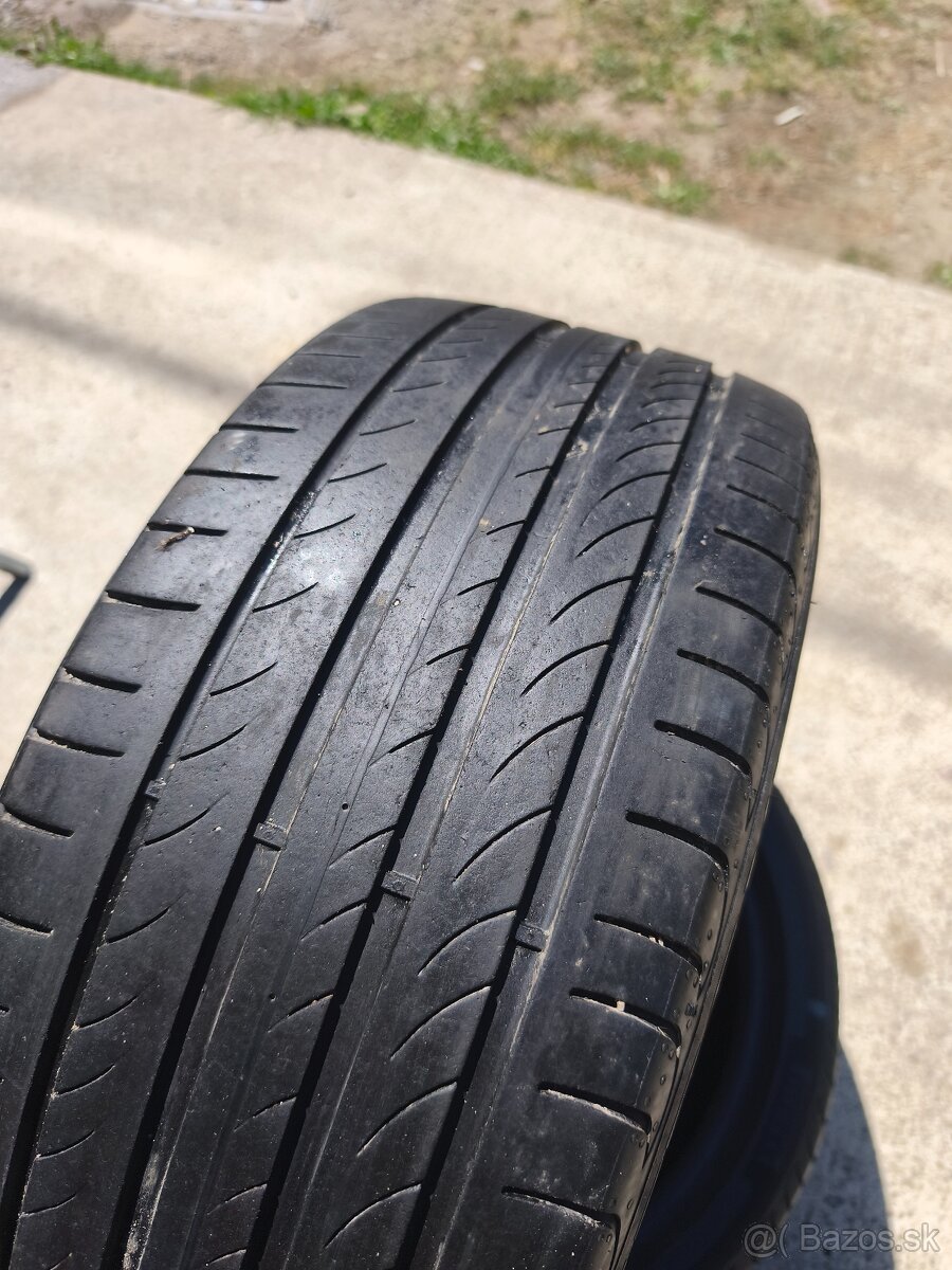 225/40R18 - 2
