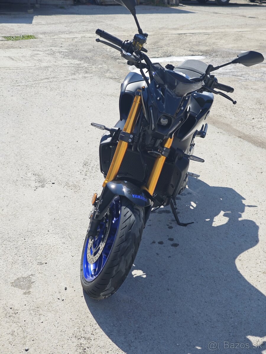 Yamaha MT09 - 2