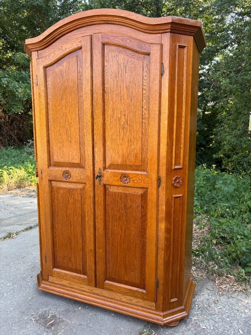 Rustikálna masivná skriňa - 2