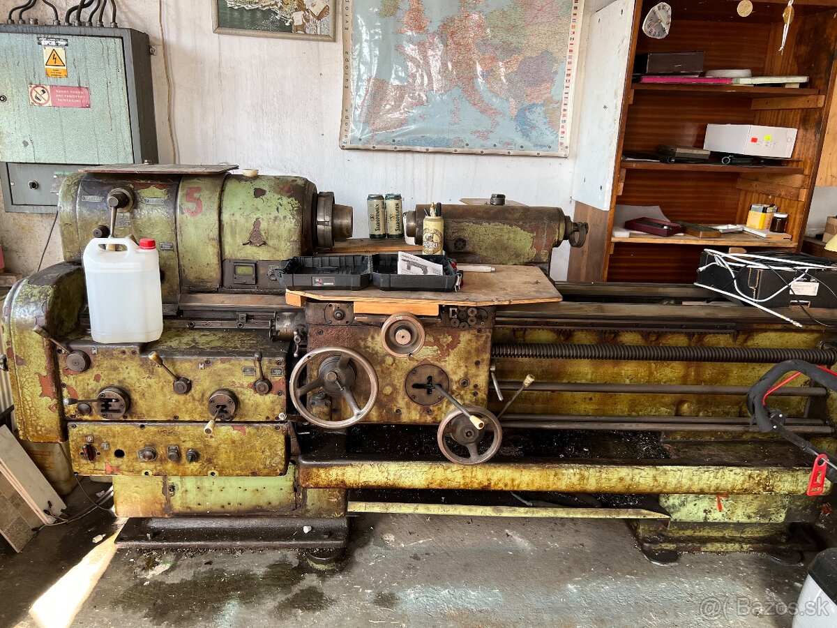 Hrotový sústruh TOS Kuřim SU 50/1000 (1957) - 2