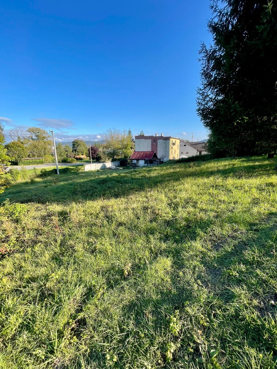 Predám pozemok 2200 m² - 2