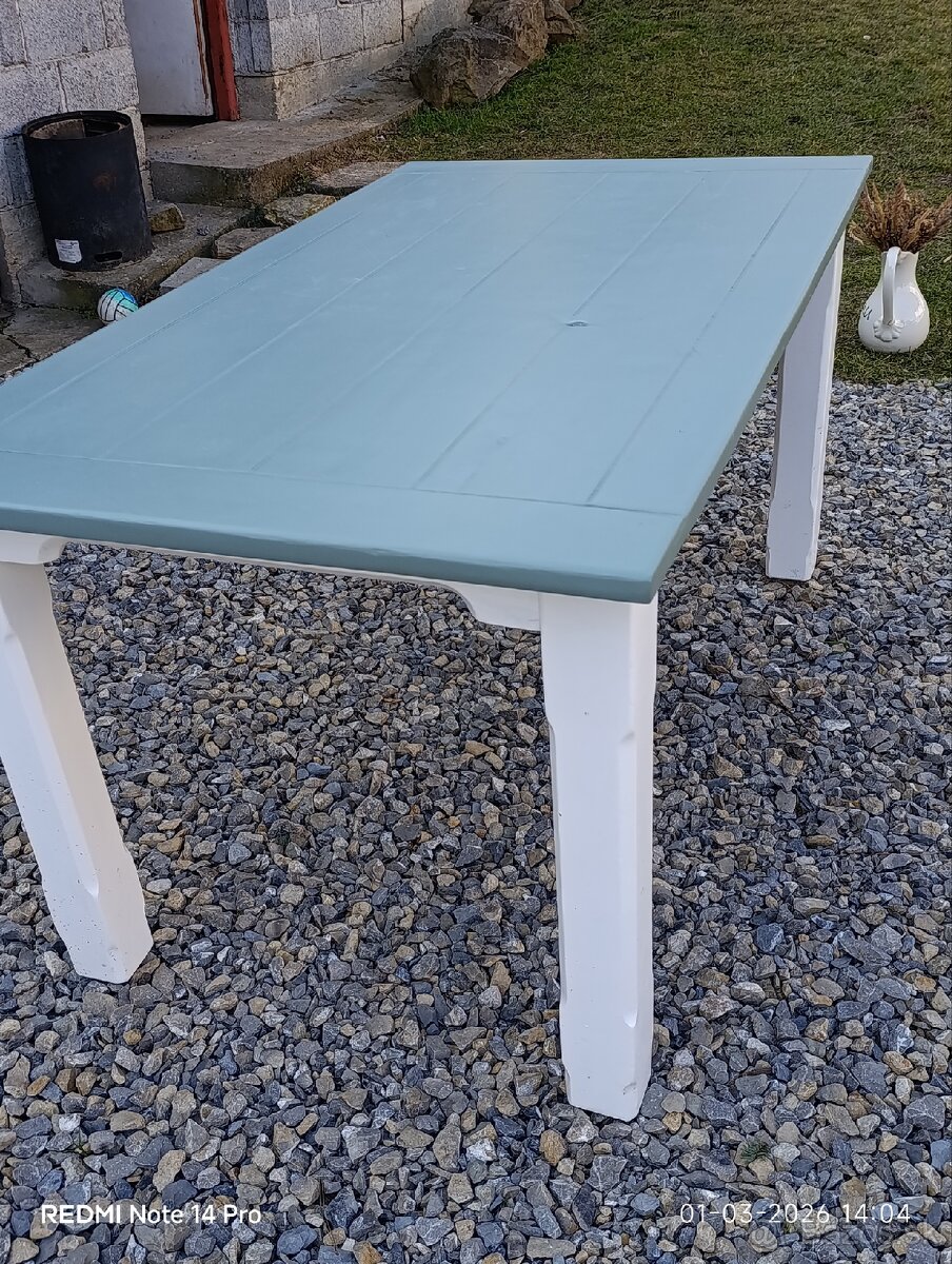 Masívny jedálenský stôl - 2