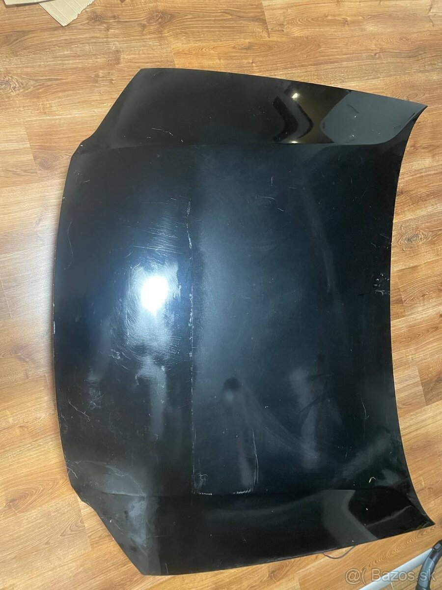 Predám kapotu na vw passat b5.5 čiernu - 2
