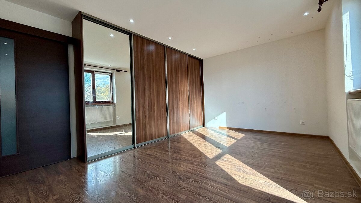 Priestranný byt v TEHLOVEJ bytovke, Beluša - 2