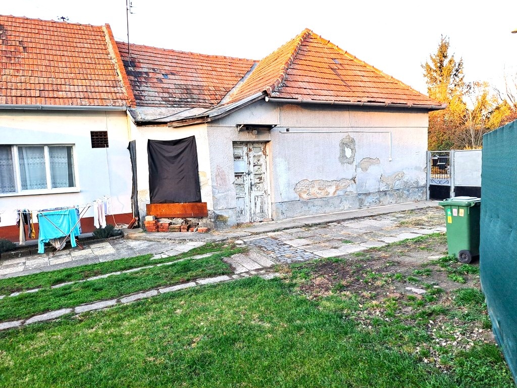 Na predaj dva rodinné domy vo Vrábloch - 2