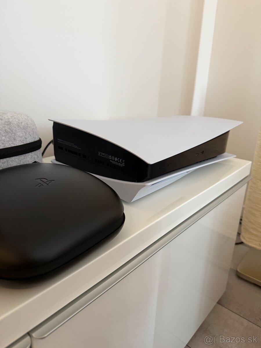 Predám PlayStation 5, 1 TB Base verziu s mechanikou. - 2