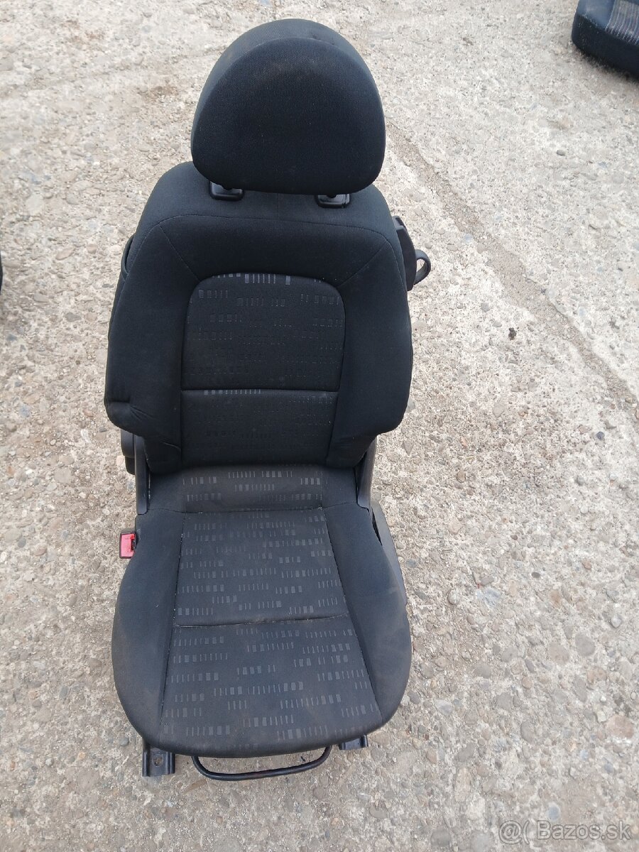 Mitsubishi Colt CZ3 3.dvere - sedačky - 2