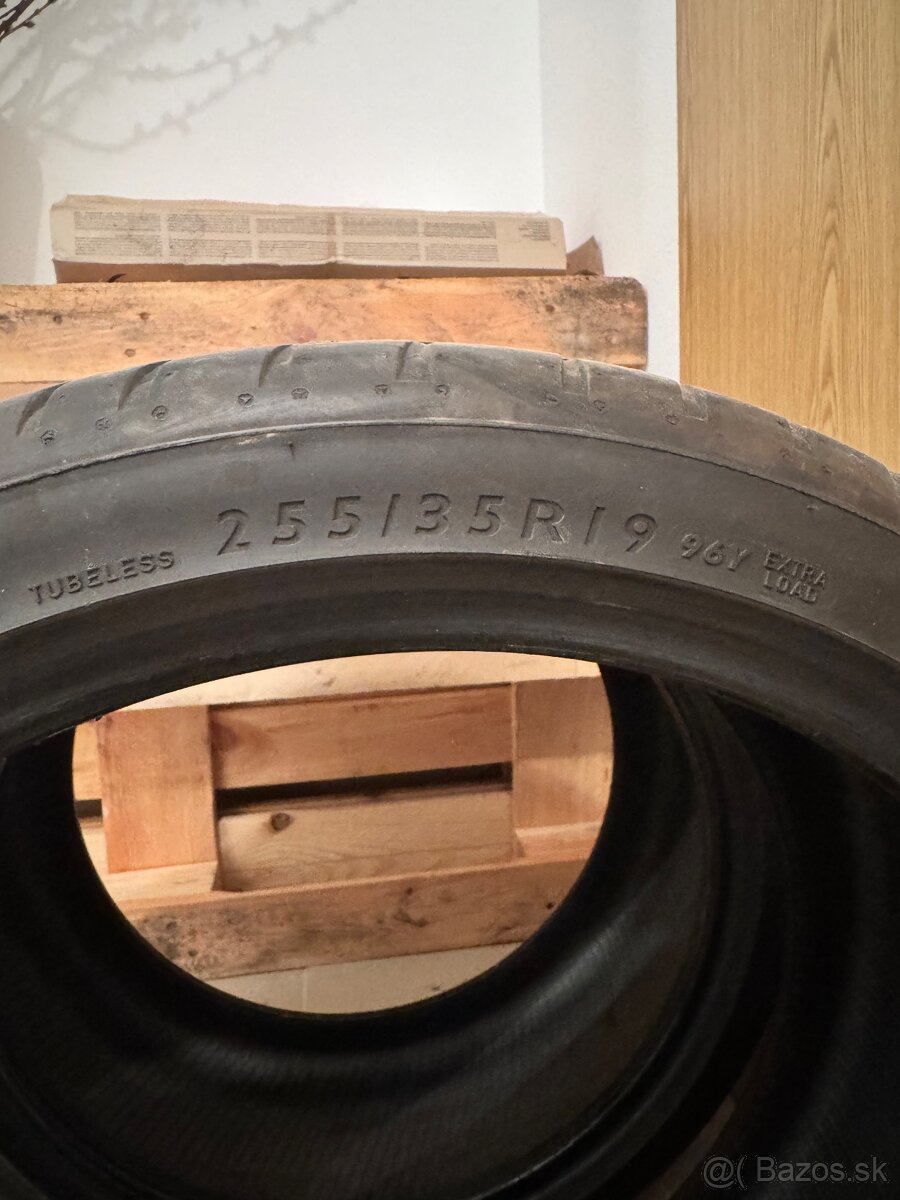 Dunlop 255/35 19” letné pneu • - 2
