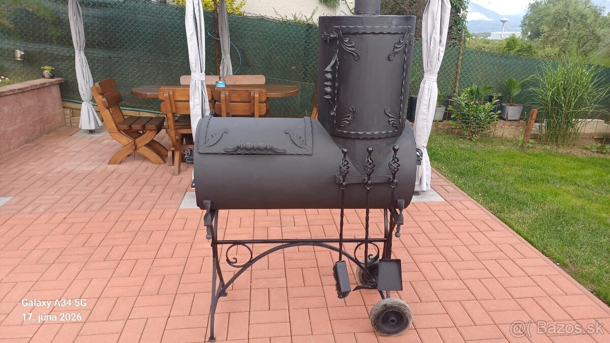 Grill s udiarňou - 2