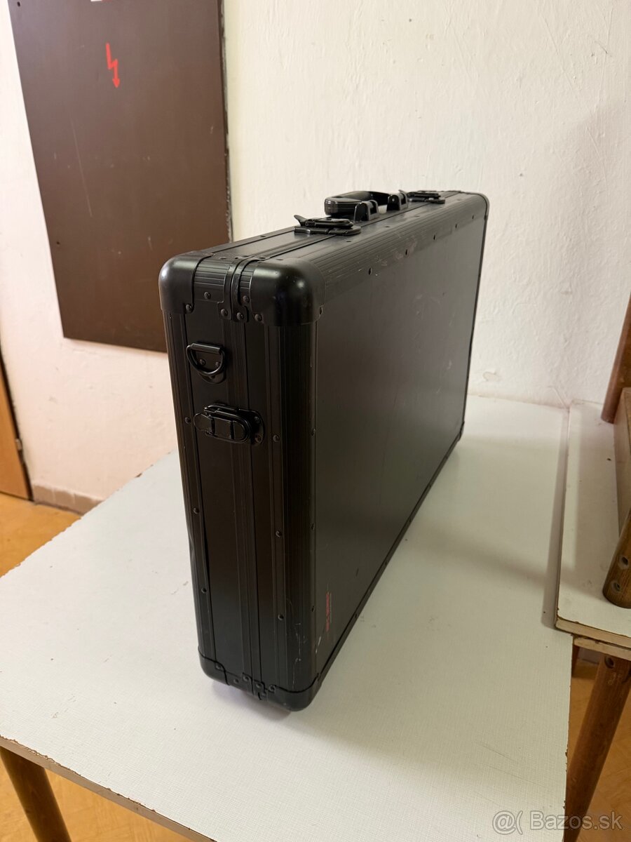 Case na konzolu - 2