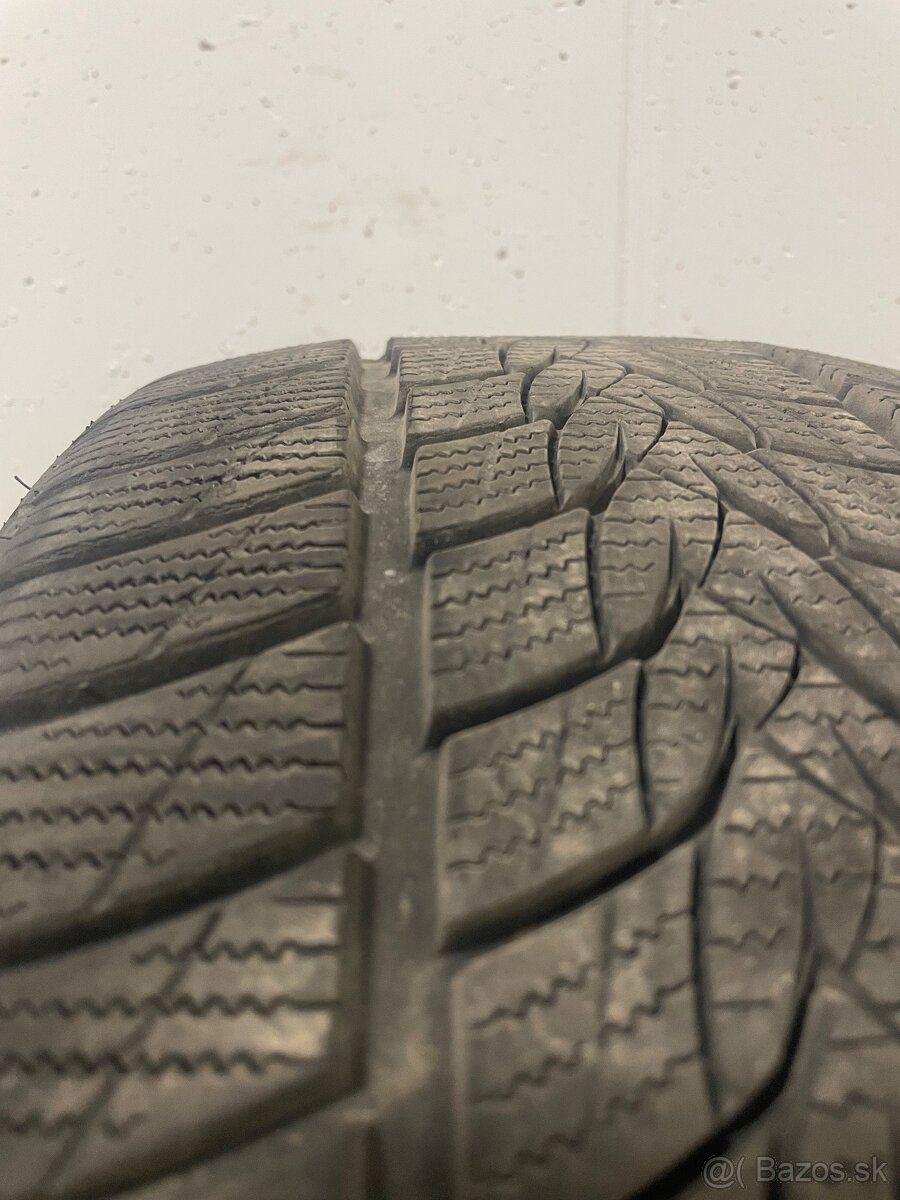 Zimne pneumatík 225/40 R18 - 2